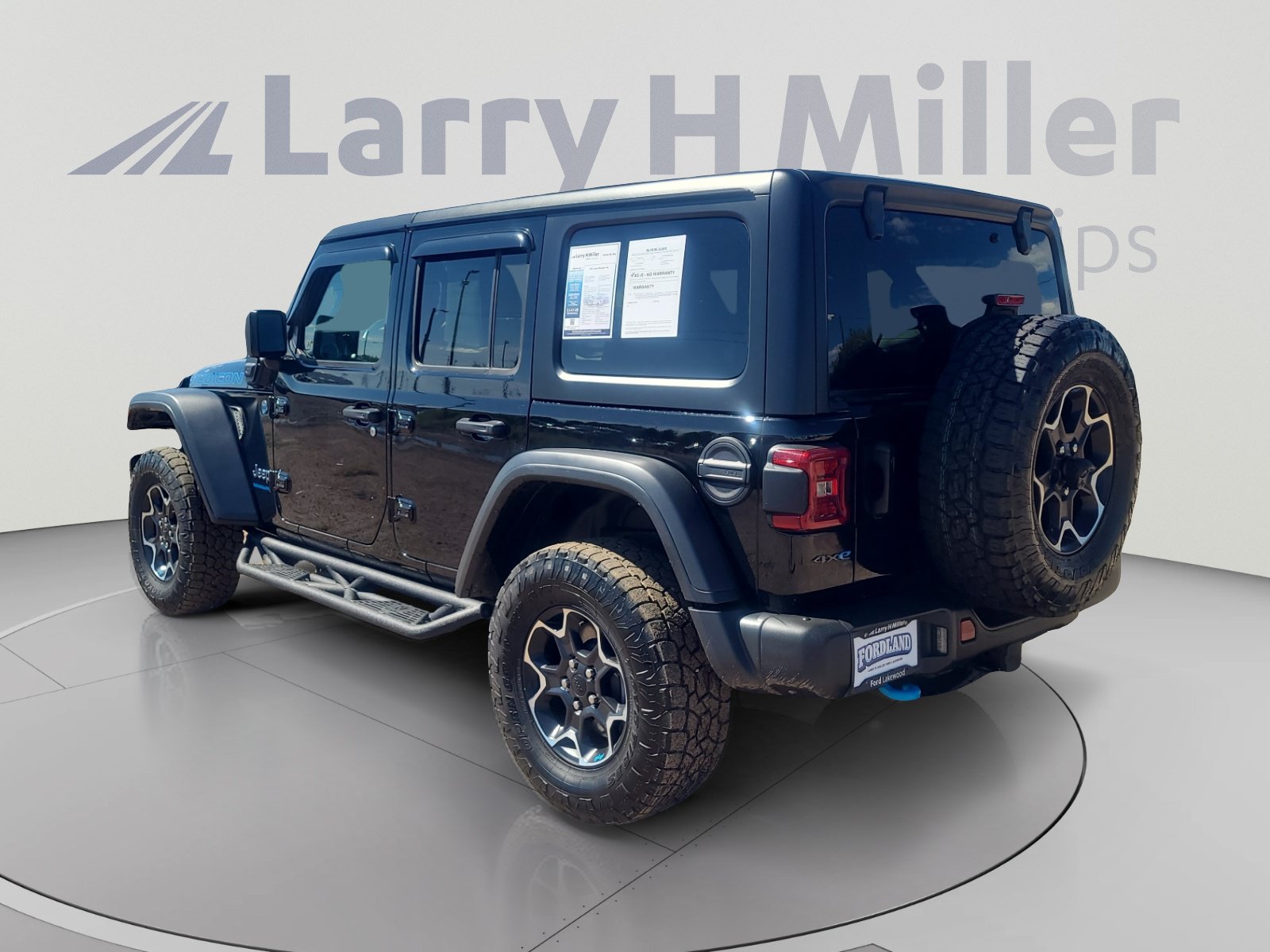 Used 2023 Jeep Wrangler Unlimited Rubicon 4xe w/ Steel Bumper Group AWD/4WD image 3