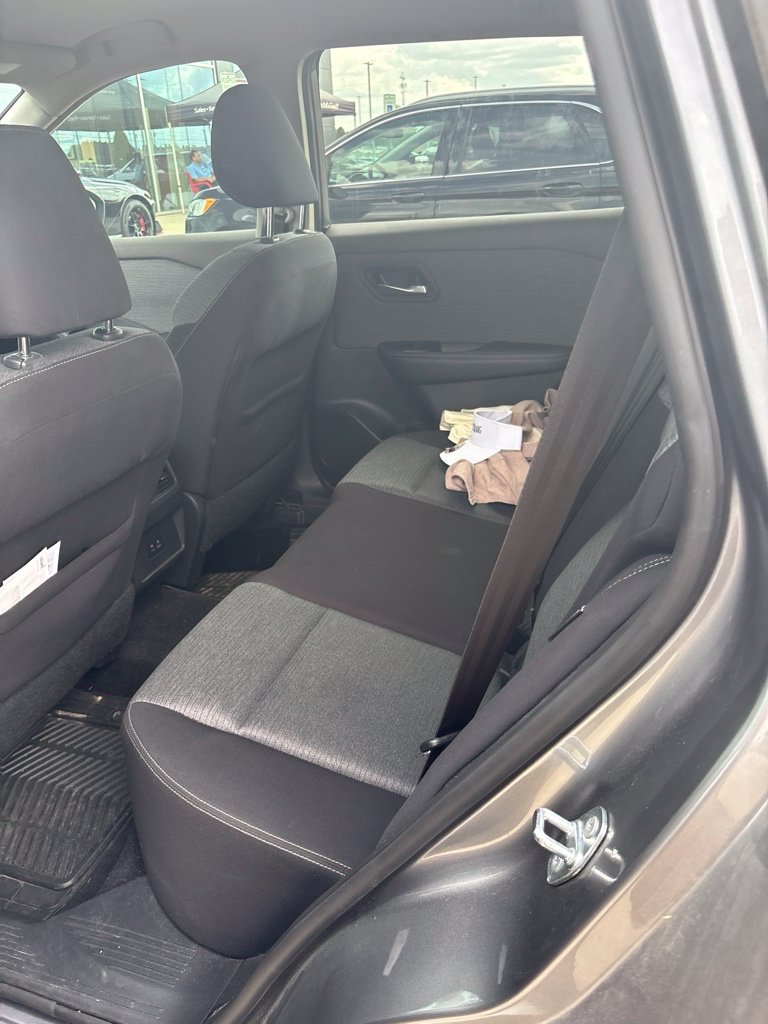 Used 2021 Nissan Rogue SV FWD image 4
