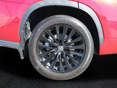 Used 2025 Toyota Highlander XSE image 12