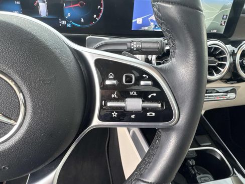 Used 2023 Mercedes-Benz GLB 250 image 24