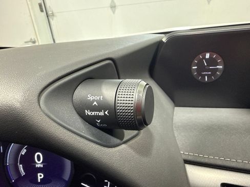 Used 2020 Lexus UX 250h w/ Premium Package AWD/4WD image 31