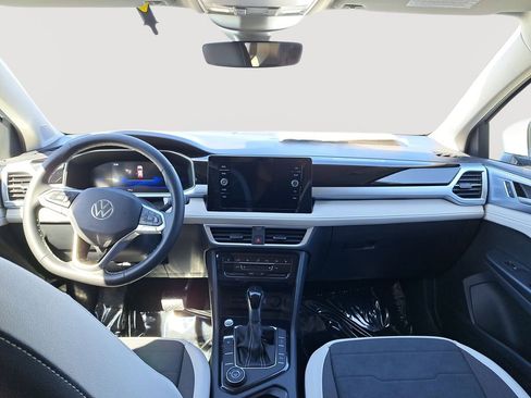 New 2025 Volkswagen Taos SE image 19