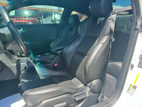 Used 2016 Hyundai Genesis Coupe 3.8 image 11