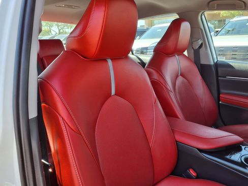 Used 2020 Toyota Camry XSE FWD image 12
