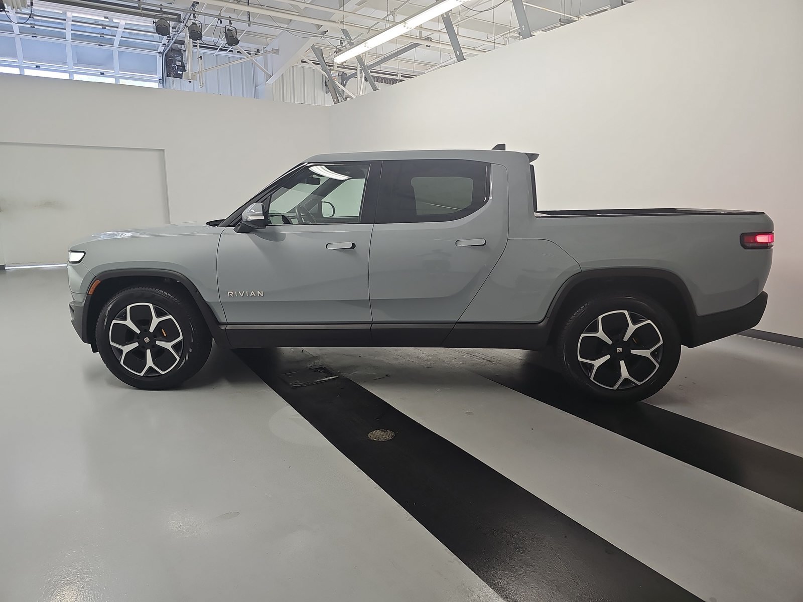 Used 2023 Rivian R1T Adventure Quad AWD/4WD image 2