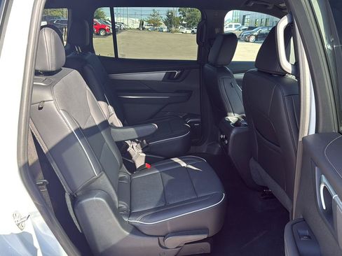 Used 2026 Buick Enclave Preferred AWD/4WD image 12