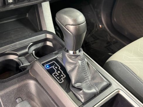 Used 2022 Toyota Tacoma TRD Off-Road w/ Technology Package RWD image 31