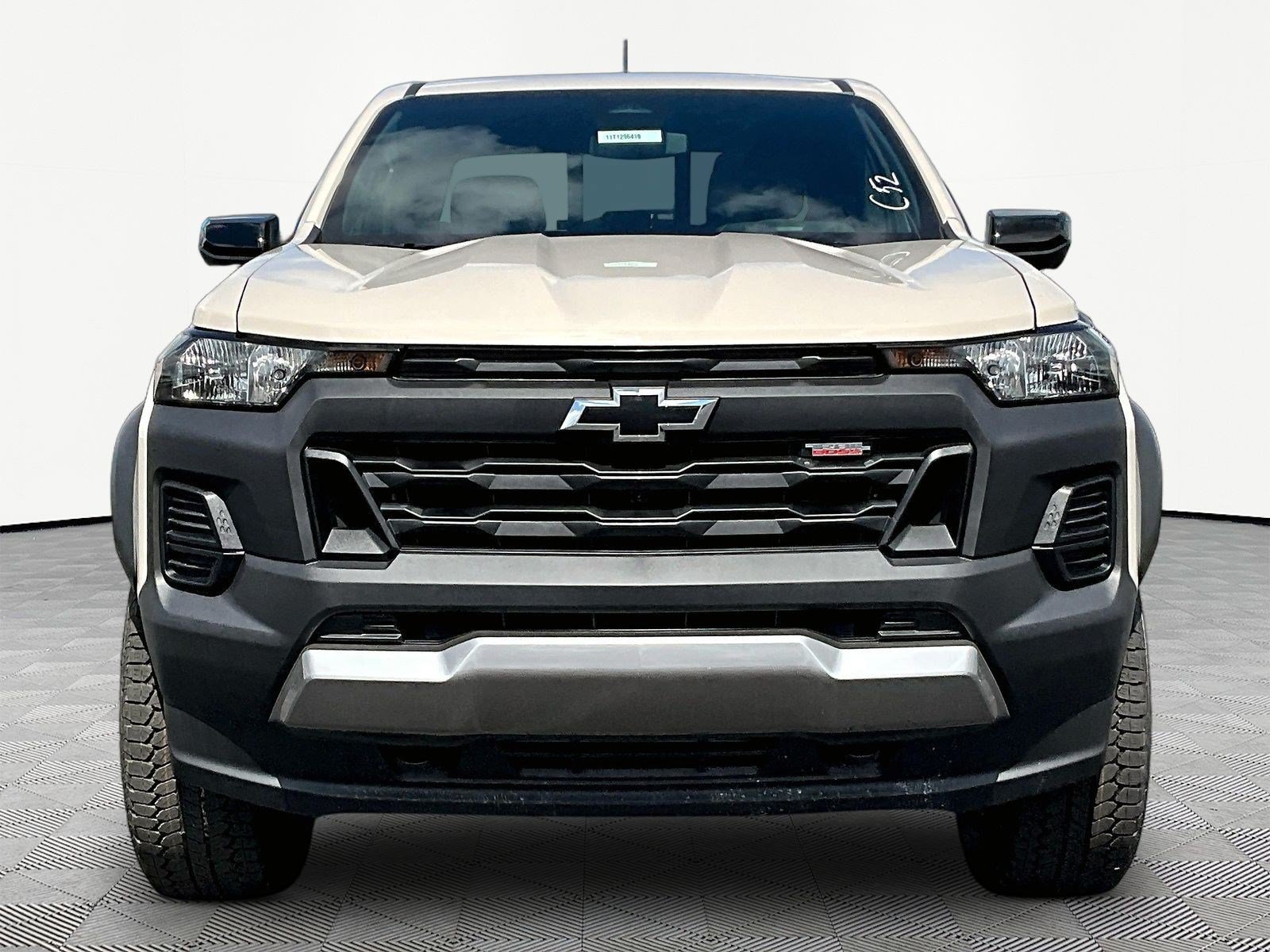 New 2026 Chevrolet Colorado Trail Boss w/ Midnight Edition AWD/4WD image 2