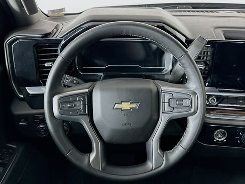 Used 2024 Chevrolet Silverado 1500 LT image 17