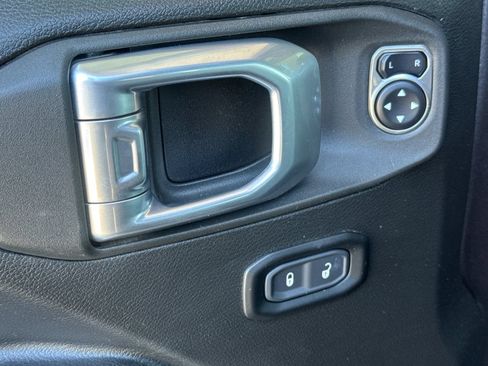 Used 2024 Jeep Wrangler Unlimited AWD/4WD image 12