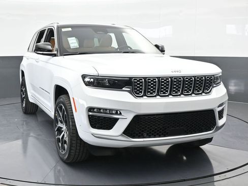 New 2025 Jeep Grand Cherokee Summit image 9
