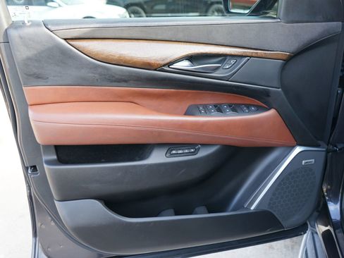 Used 2016 Cadillac Escalade Luxury image 19