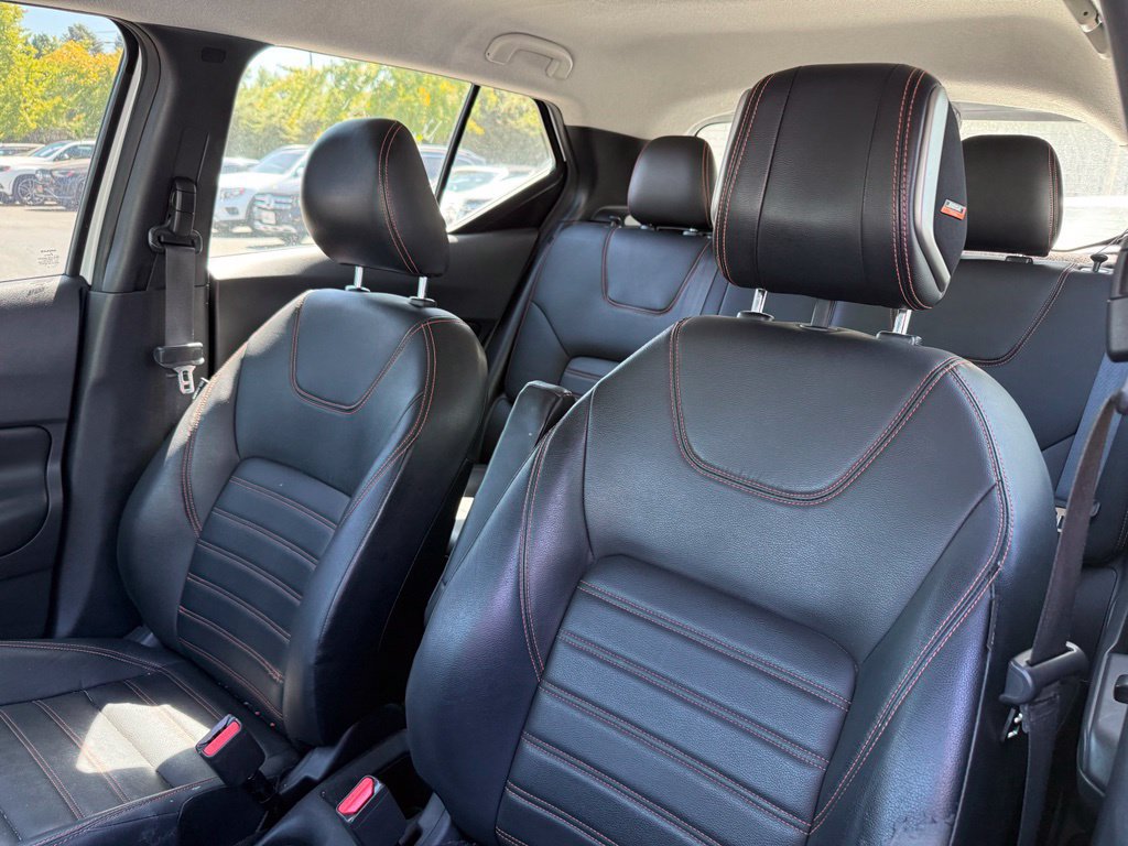 Used 2018 Nissan Kicks SR w/ Premium Package FWD image 3
