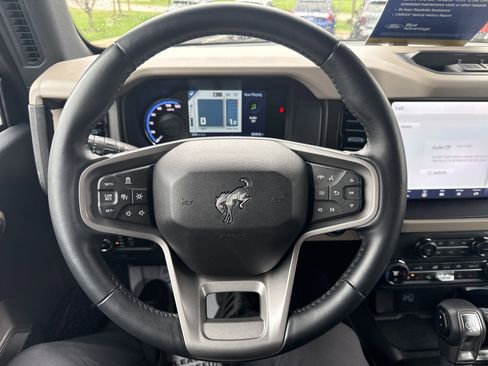 Used 2023 Ford Bronco Wildtrak image 9