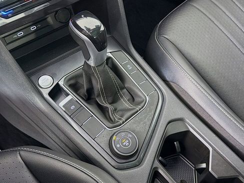 Certified 2023 Volkswagen Tiguan SE w/ Panoramic Sunroof Package image 17