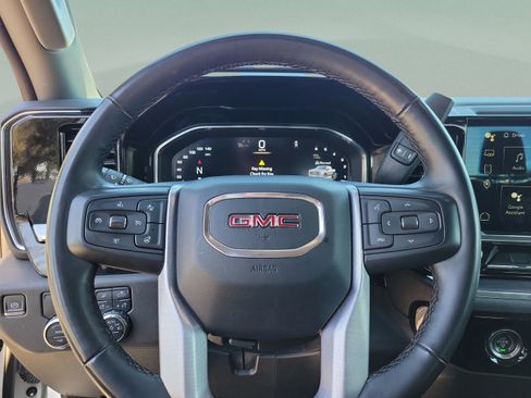 Used 2024 GMC Sierra 1500 SLT image 12