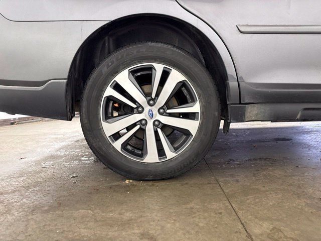 Used 2019 Subaru Outback 3.6R Limited AWD/4WD image 12