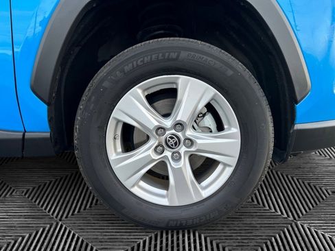 Used 2021 Toyota RAV4 LE image 11