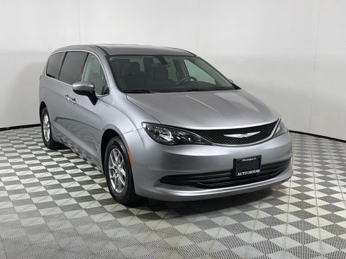 Used 2018 Chrysler Pacifica LX FWD image 3