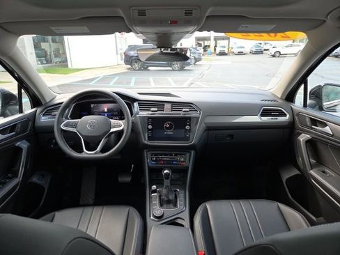 Certified 2022 Volkswagen Tiguan SE w/ Panoramic Sunroof Package image 20