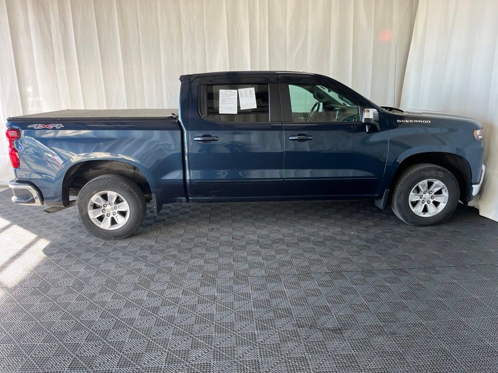 Used 2020 Chevrolet Silverado 1500 LT w/ Convenience Package AWD/4WD image 2