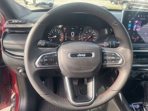 Used 2025 Jeep Compass Trailhawk AWD/4WD image 13