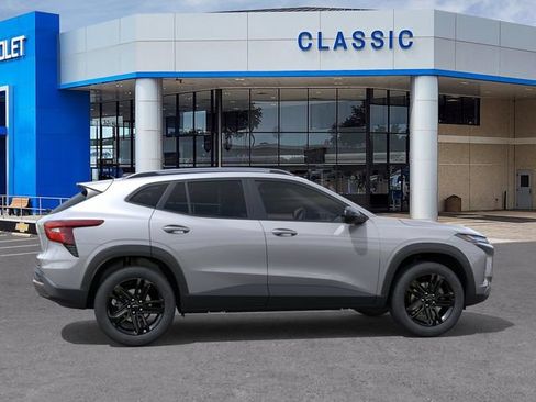 New 2026 Chevrolet Trax ACTIV w/ Sunroof Package FWD image 5