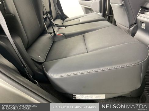 Used 2025 Lexus GX 550 w/ Accessory Package (2T) AWD/4WD image 32