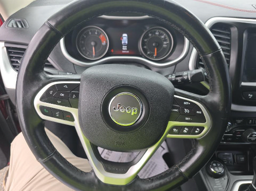 Used 2017 Jeep Cherokee Trailhawk AWD/4WD image 3
