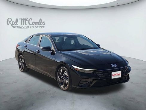 Used 2025 Hyundai Elantra Limited FWD image 7