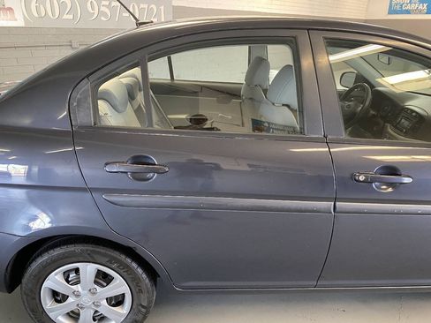 Used 2010 Hyundai Accent GLS FWD image 16