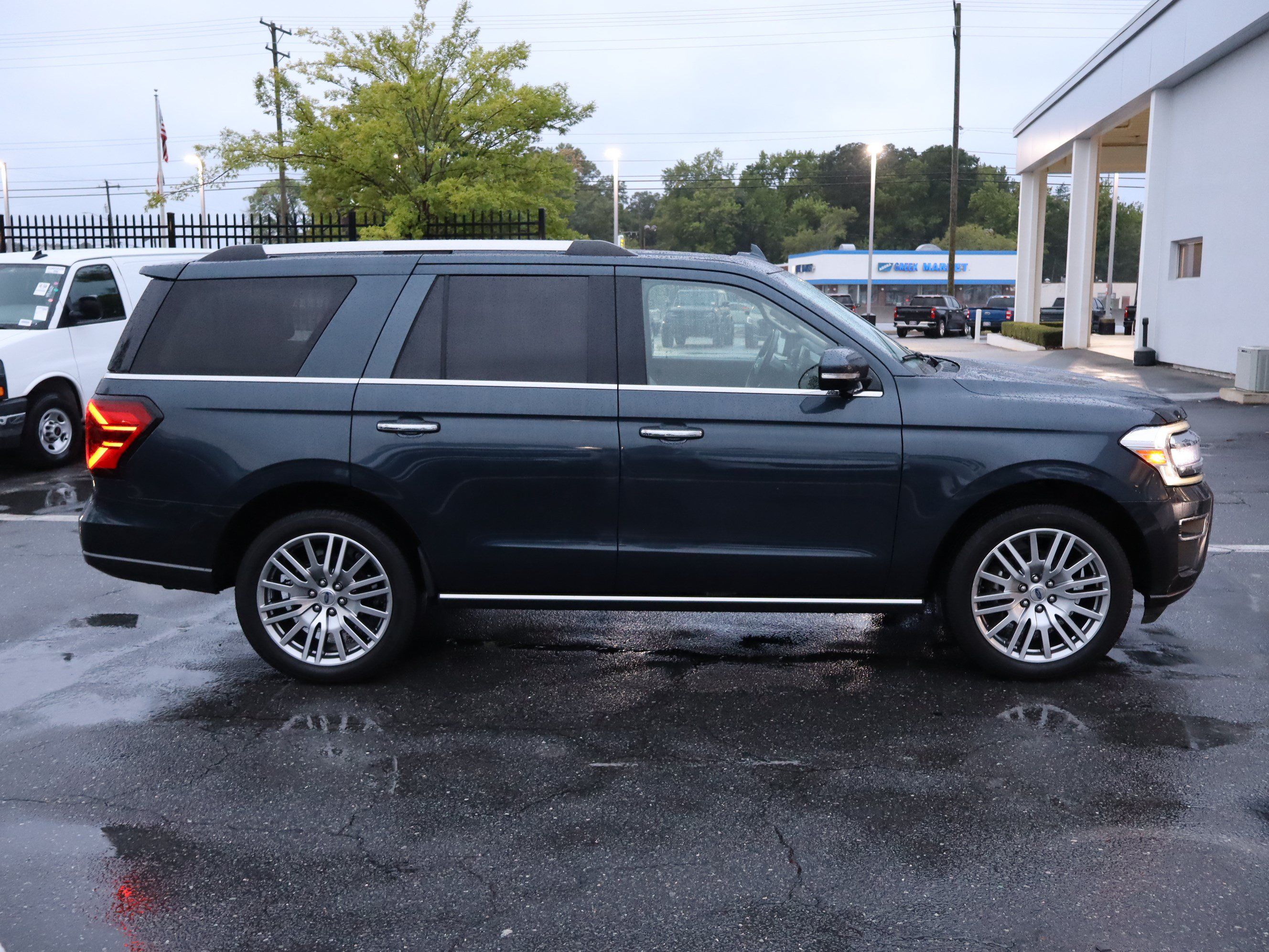 Used 2022 Ford Expedition Limited RWD image 22