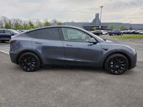 Used 2023 Tesla Model Y Long Range image 18