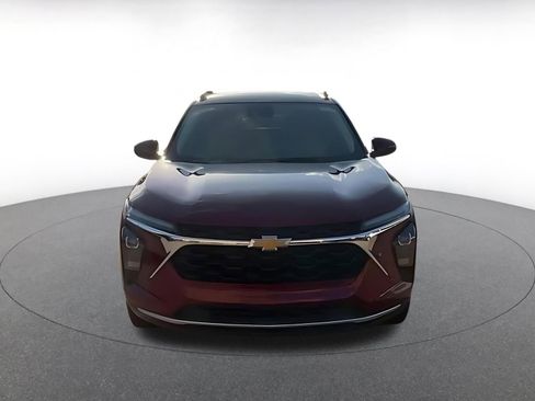 Used 2025 Chevrolet Trax LT image 3