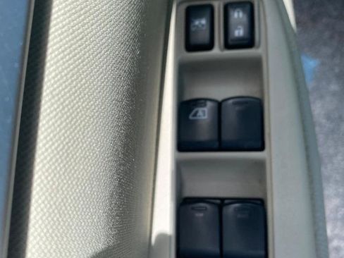 Used 2010 Subaru Outback 2.5i Premium AWD/4WD image 36
