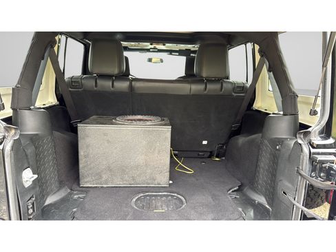 Used 2016 Jeep Wrangler Unlimited Sahara AWD/4WD image 32