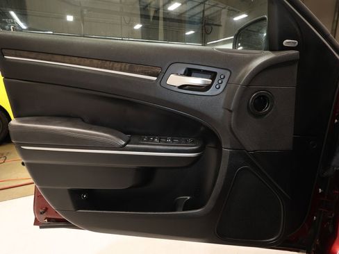 Used 2018 Chrysler 300 Limited w/ Safetytec Plus Group image 13