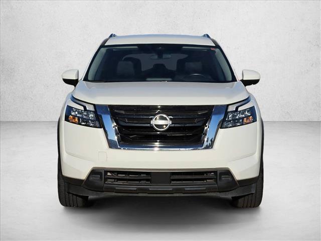 Used 2024 Nissan Pathfinder SV FWD image 2