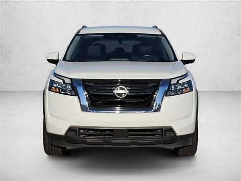 Used 2024 Nissan Pathfinder SV FWD image 2