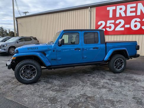 Used 2021 Jeep Gladiator Willys image 2