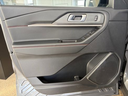 Used 2025 Ford Explorer ST-Line w/ ST-Line Street Pack image 25