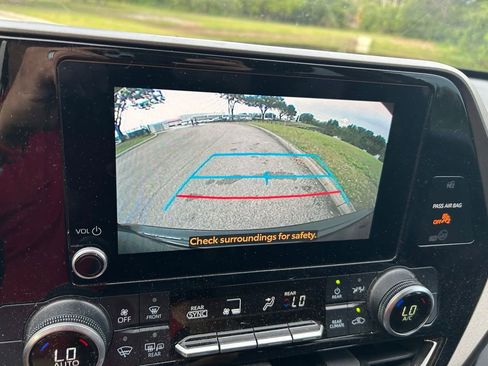 Used 2023 Toyota Highlander L FWD image 26