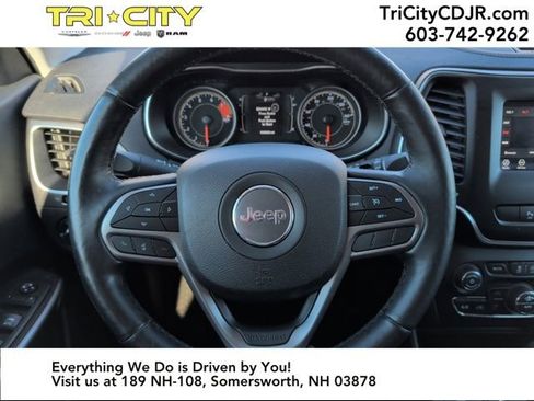 Used 2019 Jeep Cherokee Latitude Plus w/ Comfort/Convenience Group image 22