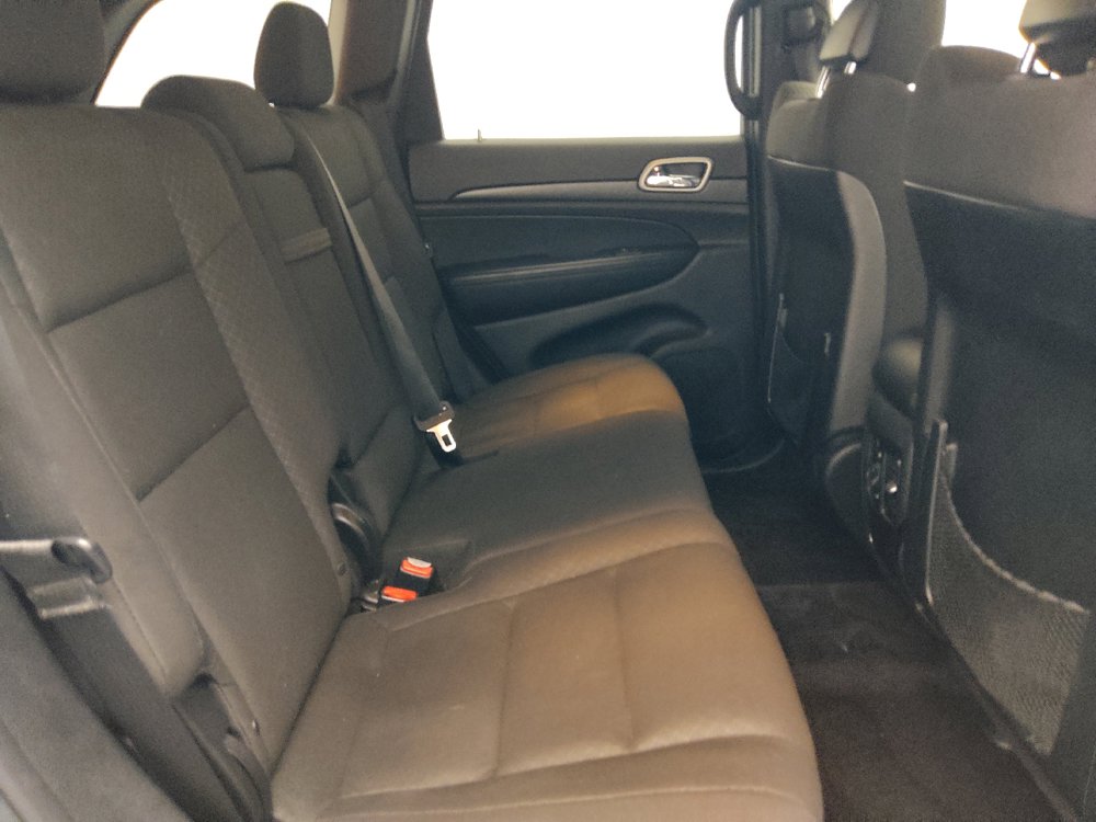 Used 2018 Jeep Grand Cherokee Laredo AWD/4WD image 19