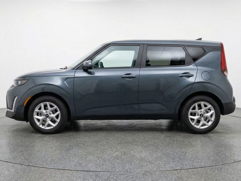Used 2025 Kia Soul LX w/ LX Technology Package FWD image 5