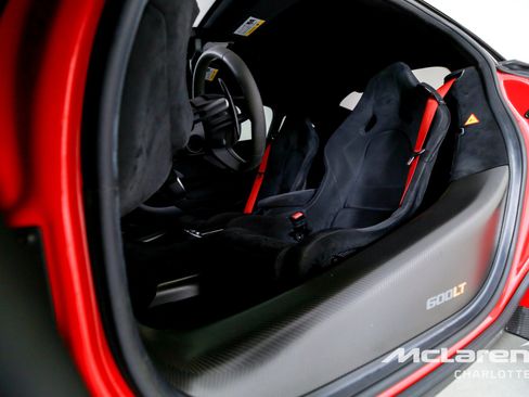 Used 2019 McLaren 600LT RWD image 12