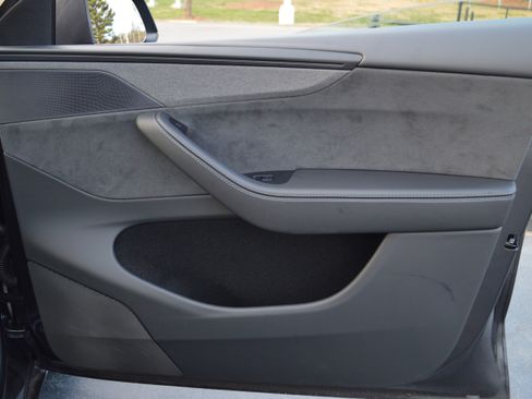 Used 2026 Tesla Model Y 2WD image 37