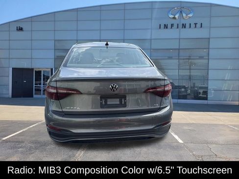 Used 2024 Volkswagen Jetta SE FWD image 4