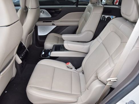 Used 2023 Lincoln Aviator Reserve w/ Equipment Group 201A AWD/4WD image 11