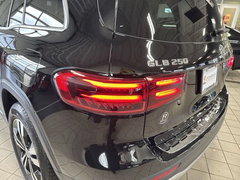 Used 2025 Mercedes-Benz GLB 250 image 35